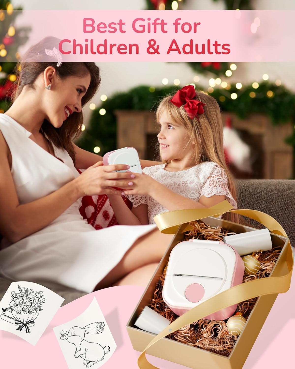 Une mère et sa fille reçoivent un cadeau. Au premier plan, une boîte cadeau avec une imprimante et des décorations.