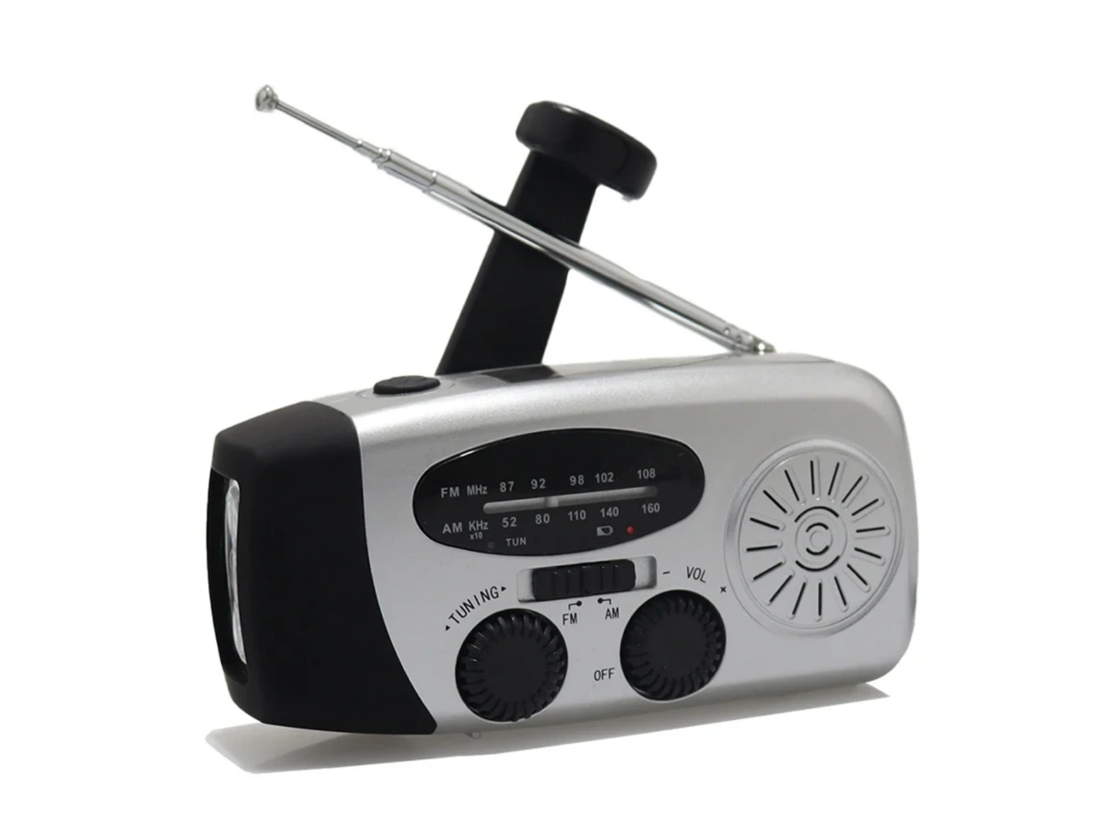 Silbernes Kurbelradio mit ausziehbarer Antenne und schwarzem Griff.