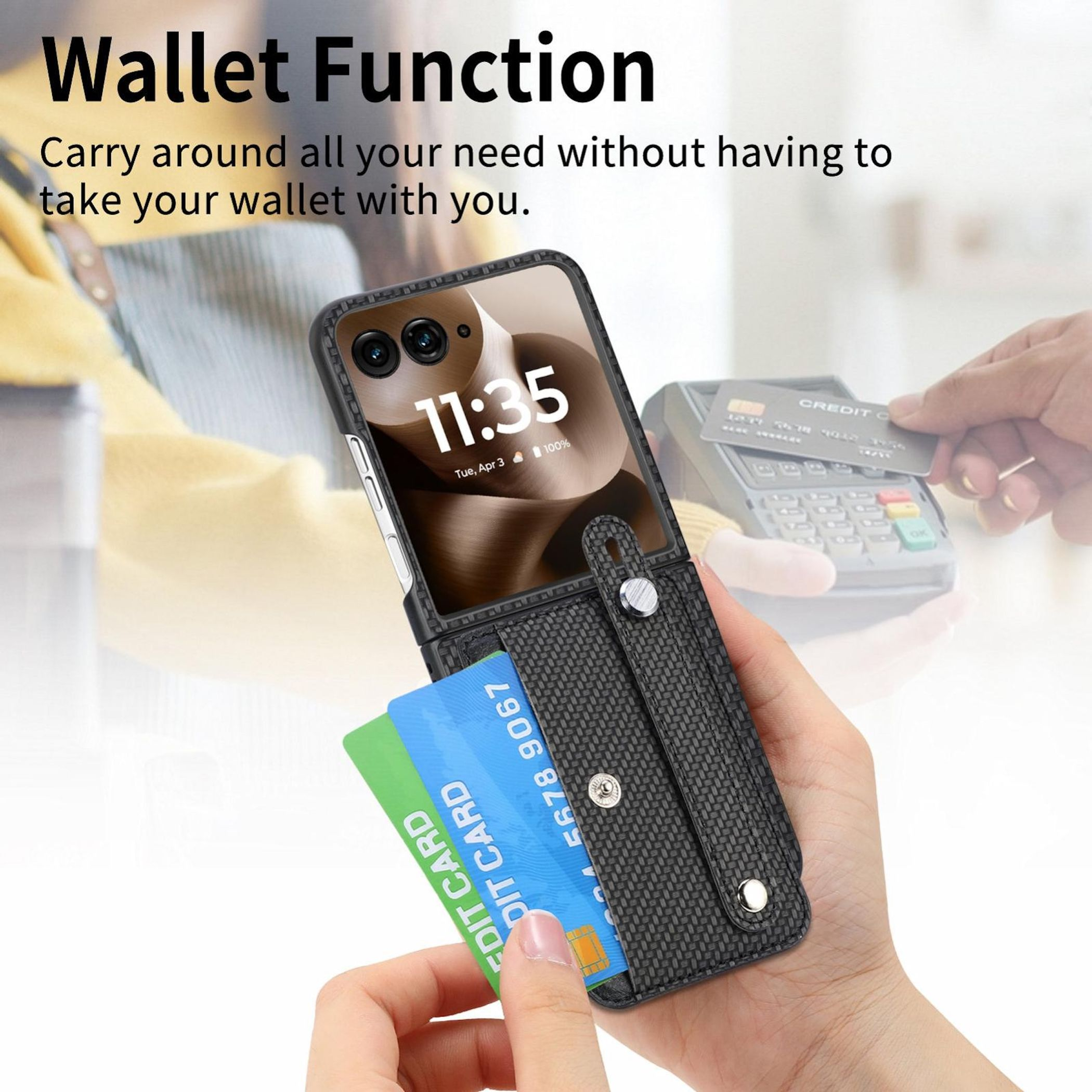 Eine Hand hält ein Handy mit Kartenfach. Eine andere Hand bezahlt.
