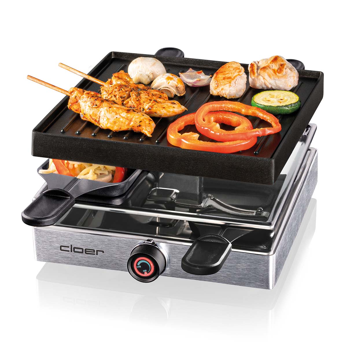 Ein Tischgrill mit Hähnchenspießen, Pilzen, Paprika und Zucchini.