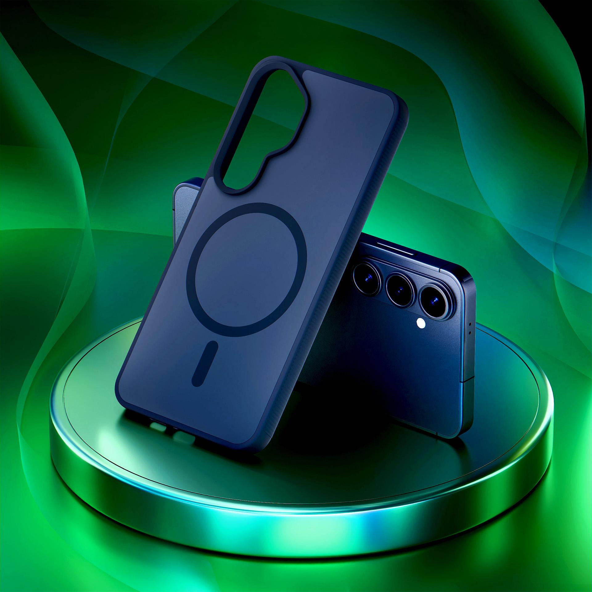 Un telefono blu con cover poggia su un piedistallo lucido.