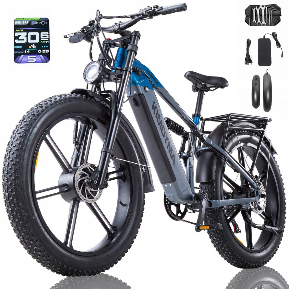 Una e-bike fat tire blu e grigia con display, accessori e sfondo bianco.