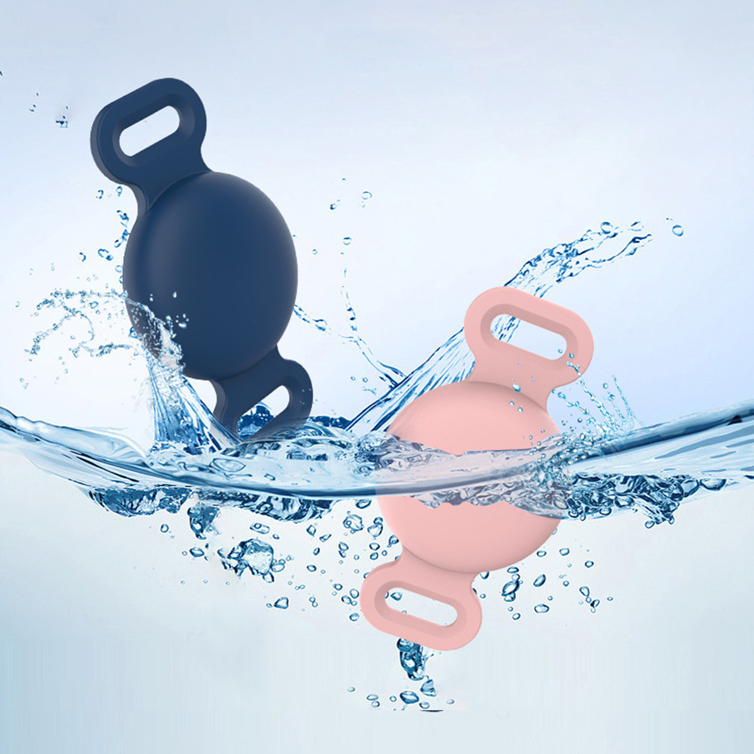 Zwei runde Gegenstände, einer blau, einer rosa, spritzen in Wasser.
