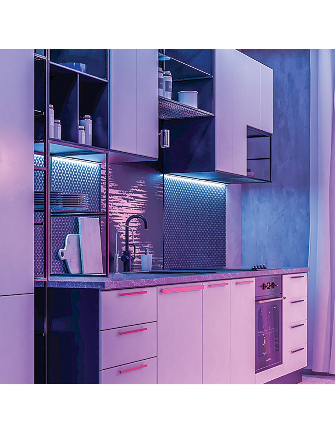 Nowoczesna kuchnia z fioletowym i niebieskim oświetleniem. Szafki na górze, szuflady i piekarnik na dole.