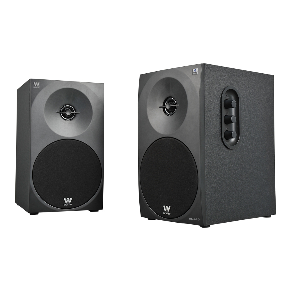 Dos altavoces negros con detalles plateados sobre fondo blanco.