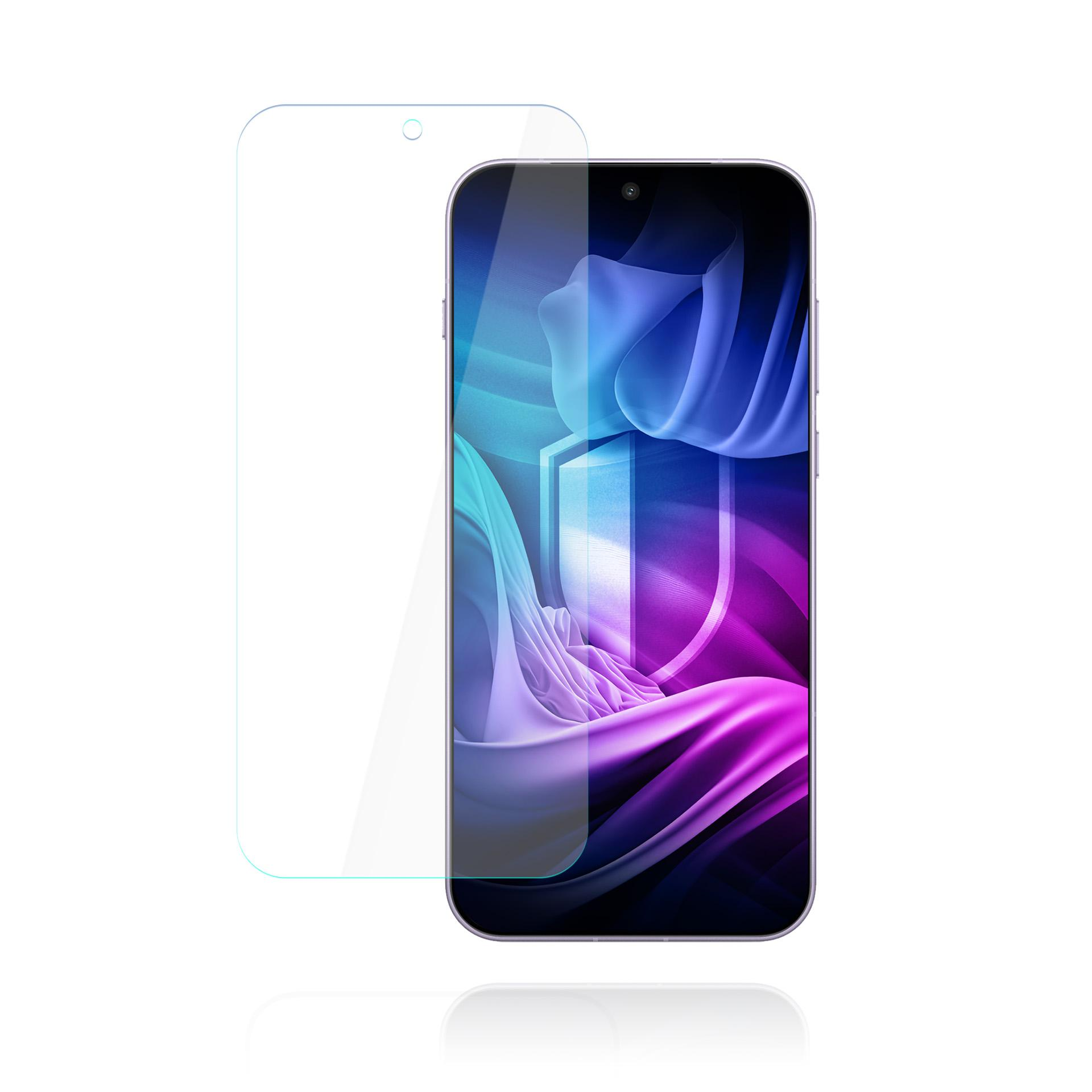 Una protezione schermo trasparente giace accanto a uno smartphone con sfondo blu-viola.
