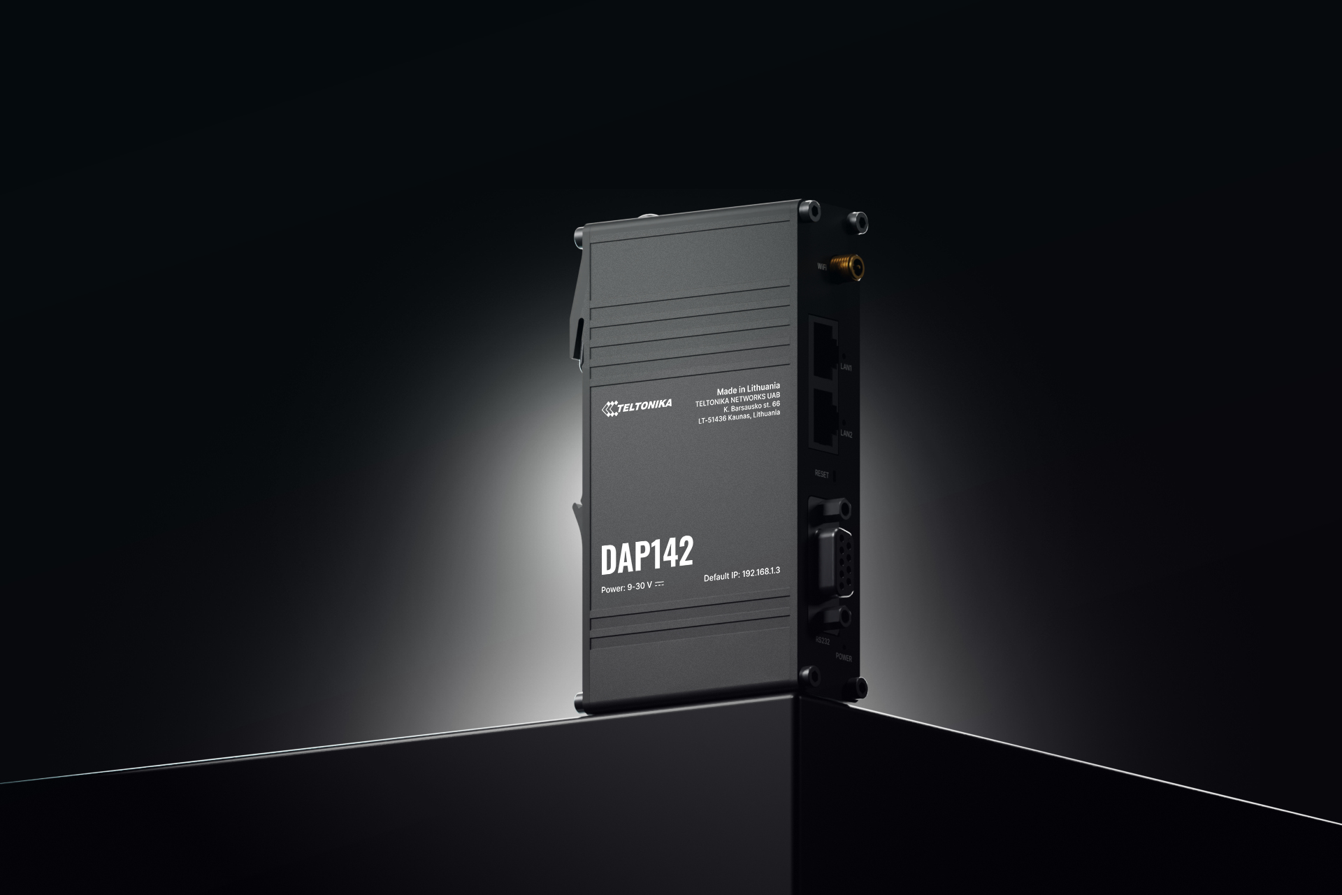 Czarny Teltonika DAP142 z portami WiFi, LAN, Reset i RS232.