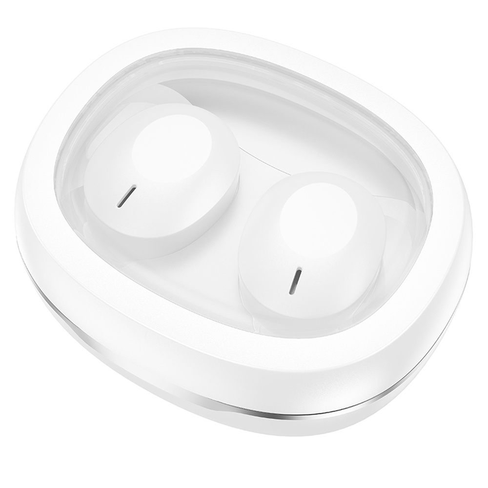 Auricolari wireless bianchi in una custodia di ricarica trasparente, primo piano.