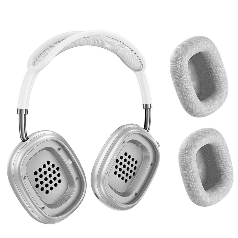 Auriculares blancos con detalles plateados y almohadillas separadas.
