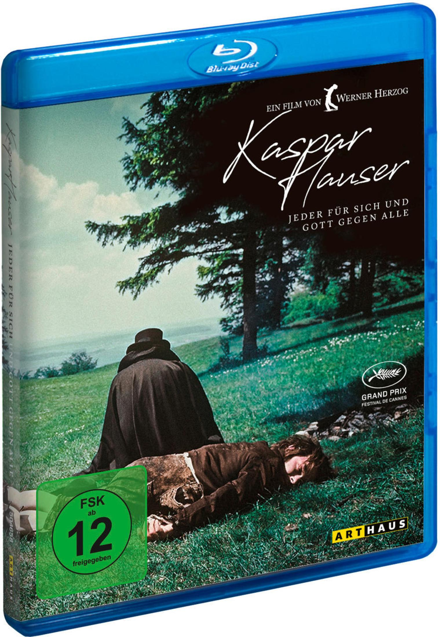 Copertina Blu-ray: Uomo in cappotto marrone seduto, davanti una persona giace a terra.