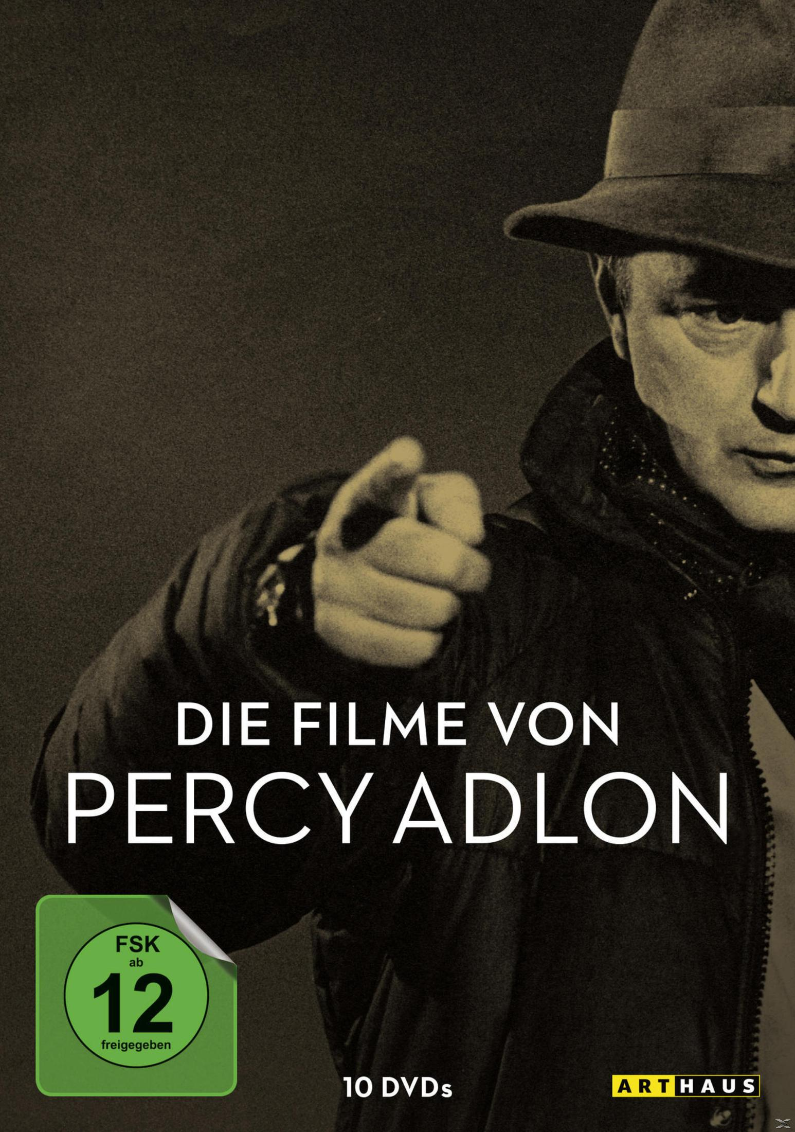 Ein Mann mit Hut deutet mit dem Finger, Filmtitel im Vordergrund.