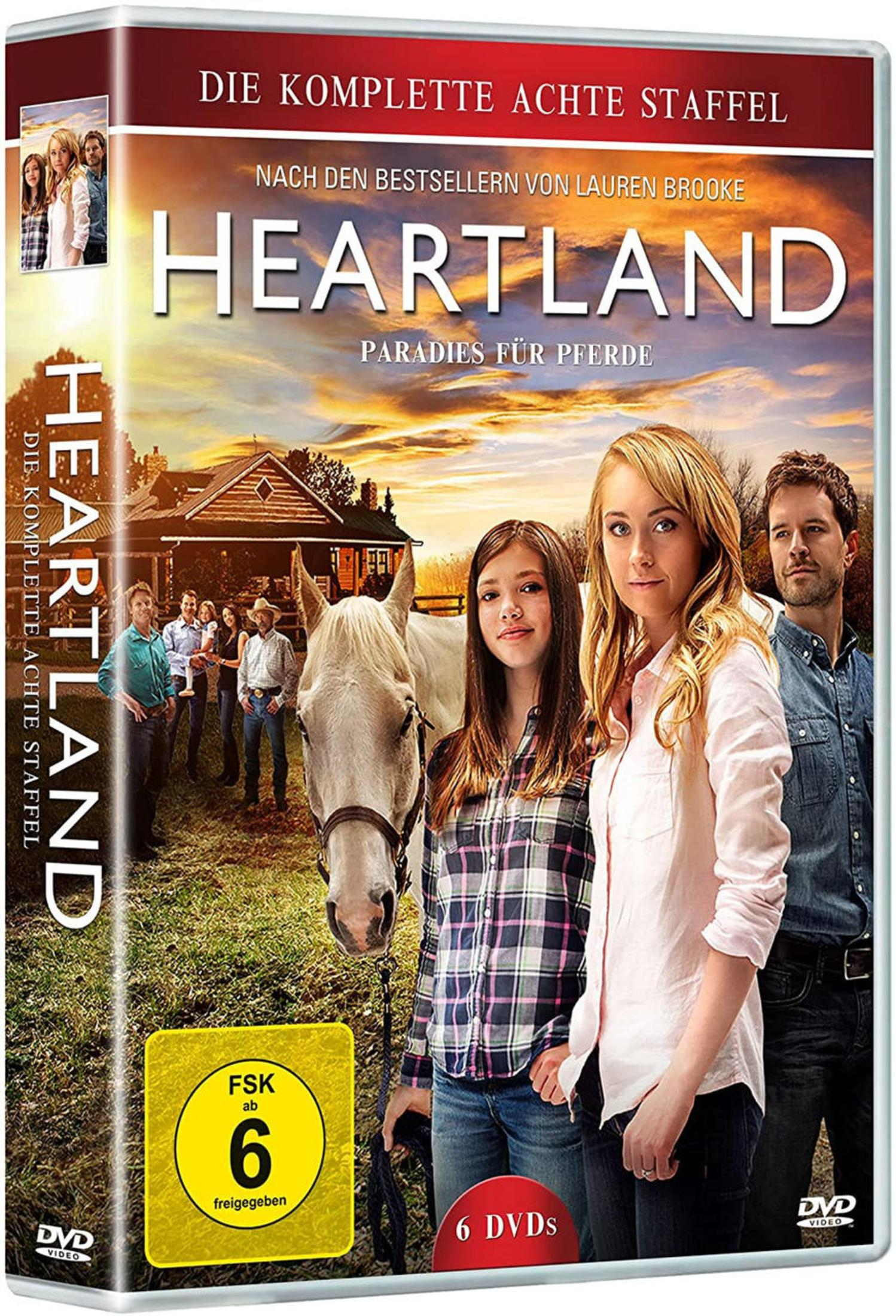 Copertina DVD con famiglia, cavallo e casa al tramonto.
