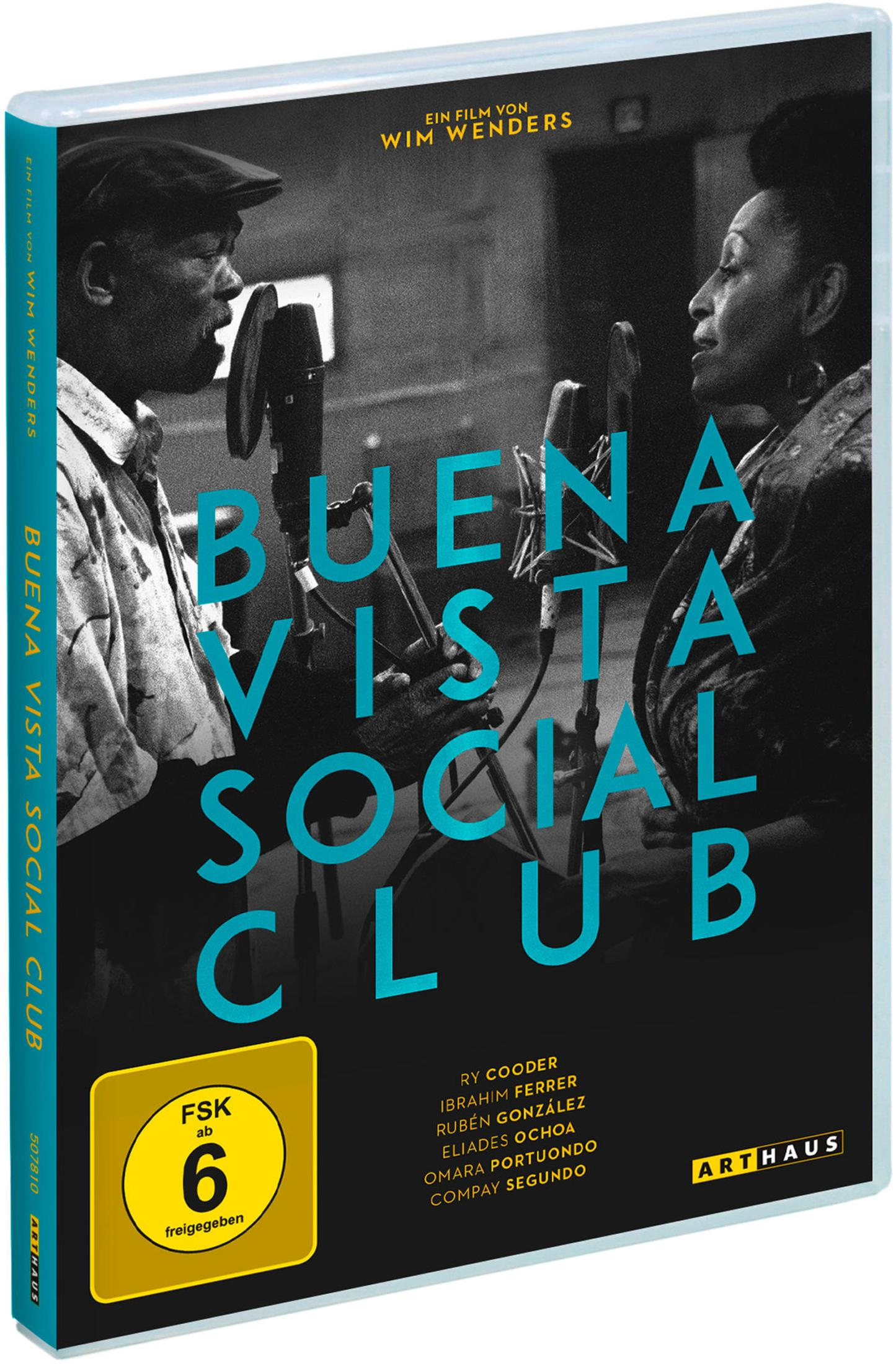 Copertina DVD: Uomini e donne cantano nei microfoni. "Buena Vista Social Club".