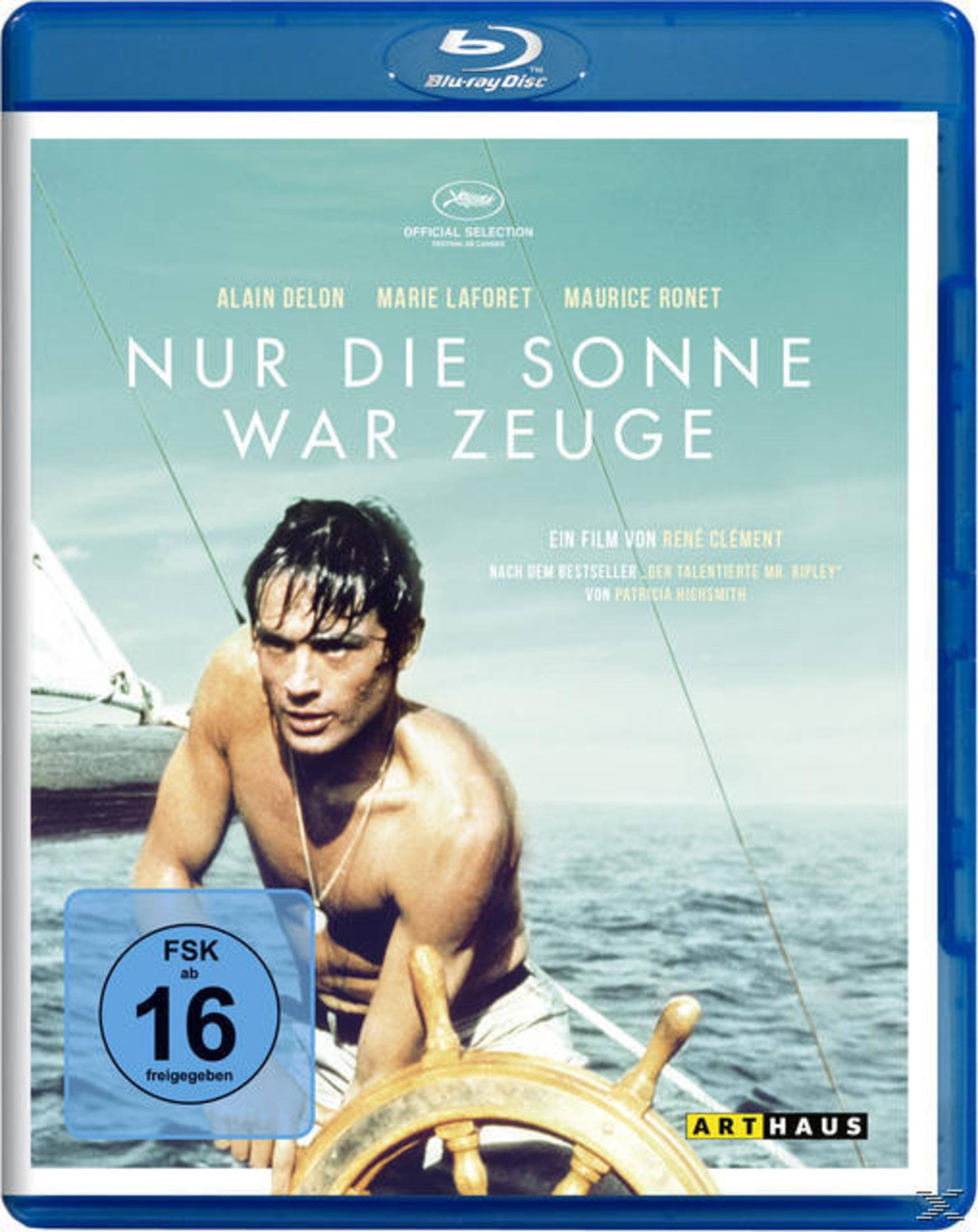 Ein Mann am Ruder eines Bootes mit dem Titel 'Nur die Sonne war Zeuge'.