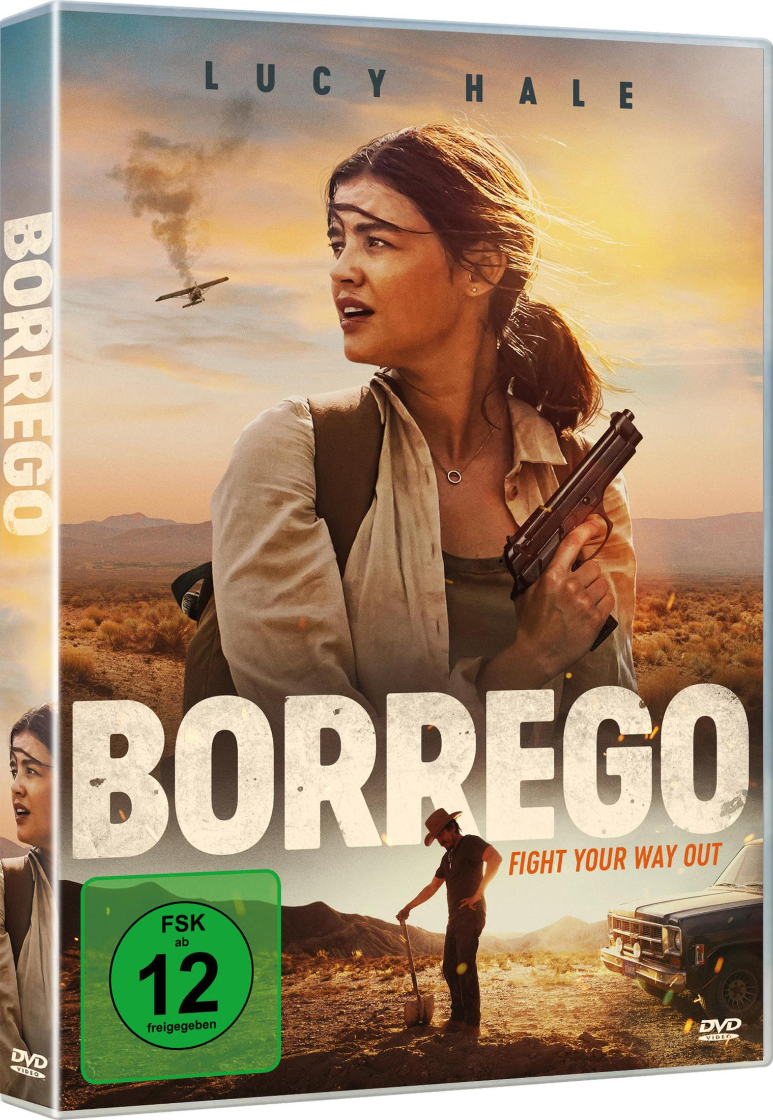 Donna con pistola in paesaggio desertico, aereo con fumo sullo sfondo.
