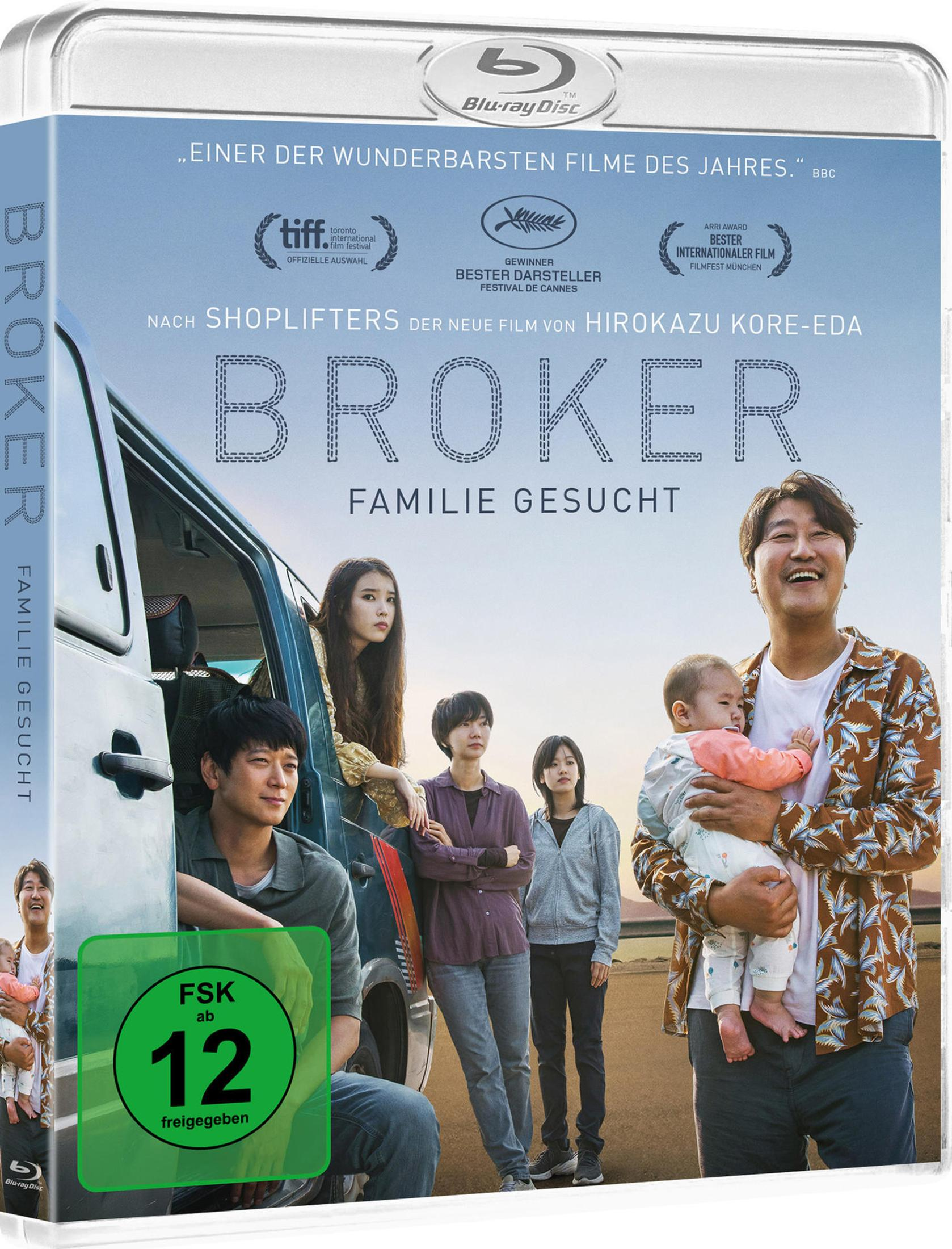 Copertina del film con un gruppo di persone vicino a un furgone. Un bambino viene tenuto.
