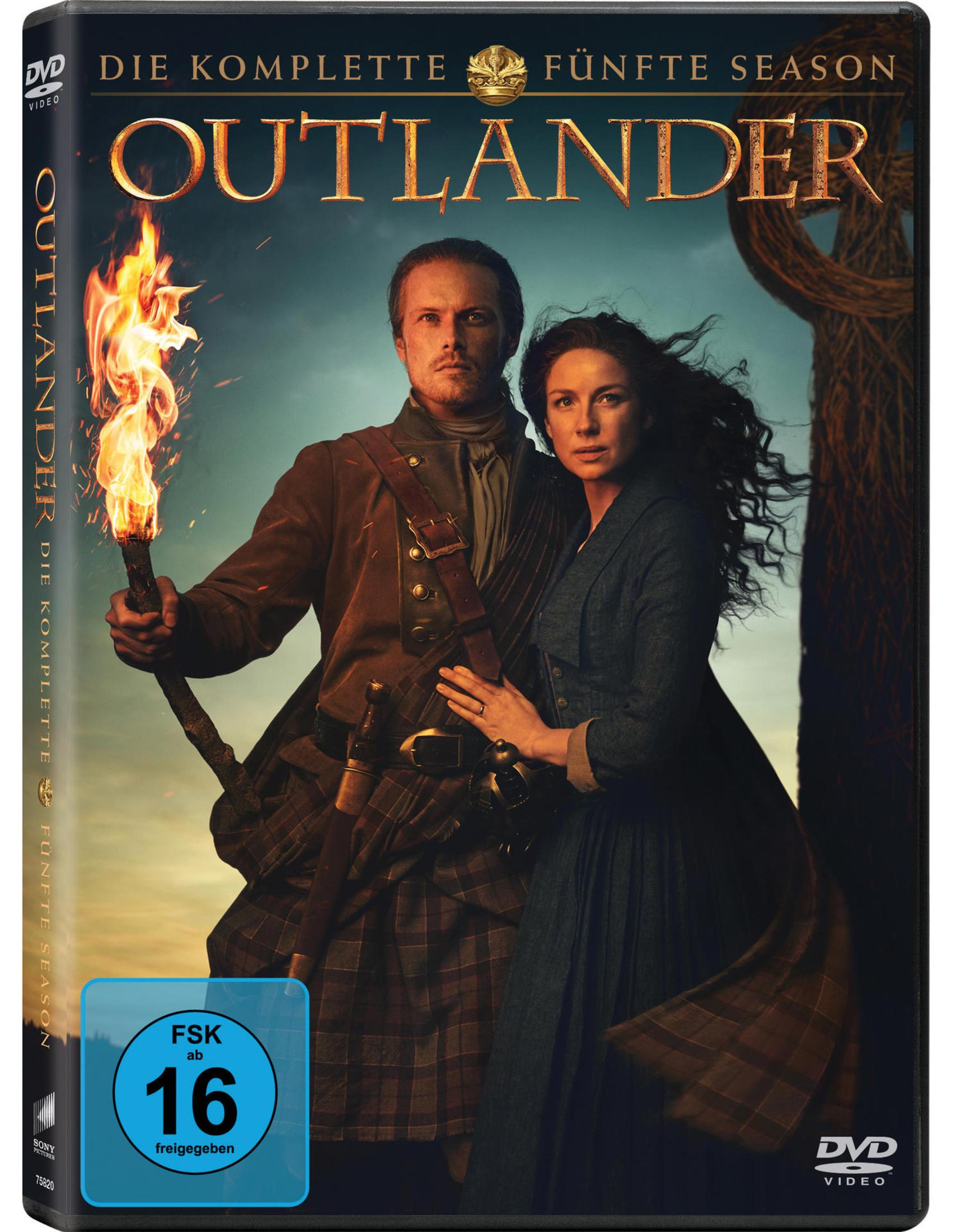 Custodia DVD Outlander con uomo che tiene torcia e donna. FSK 16.