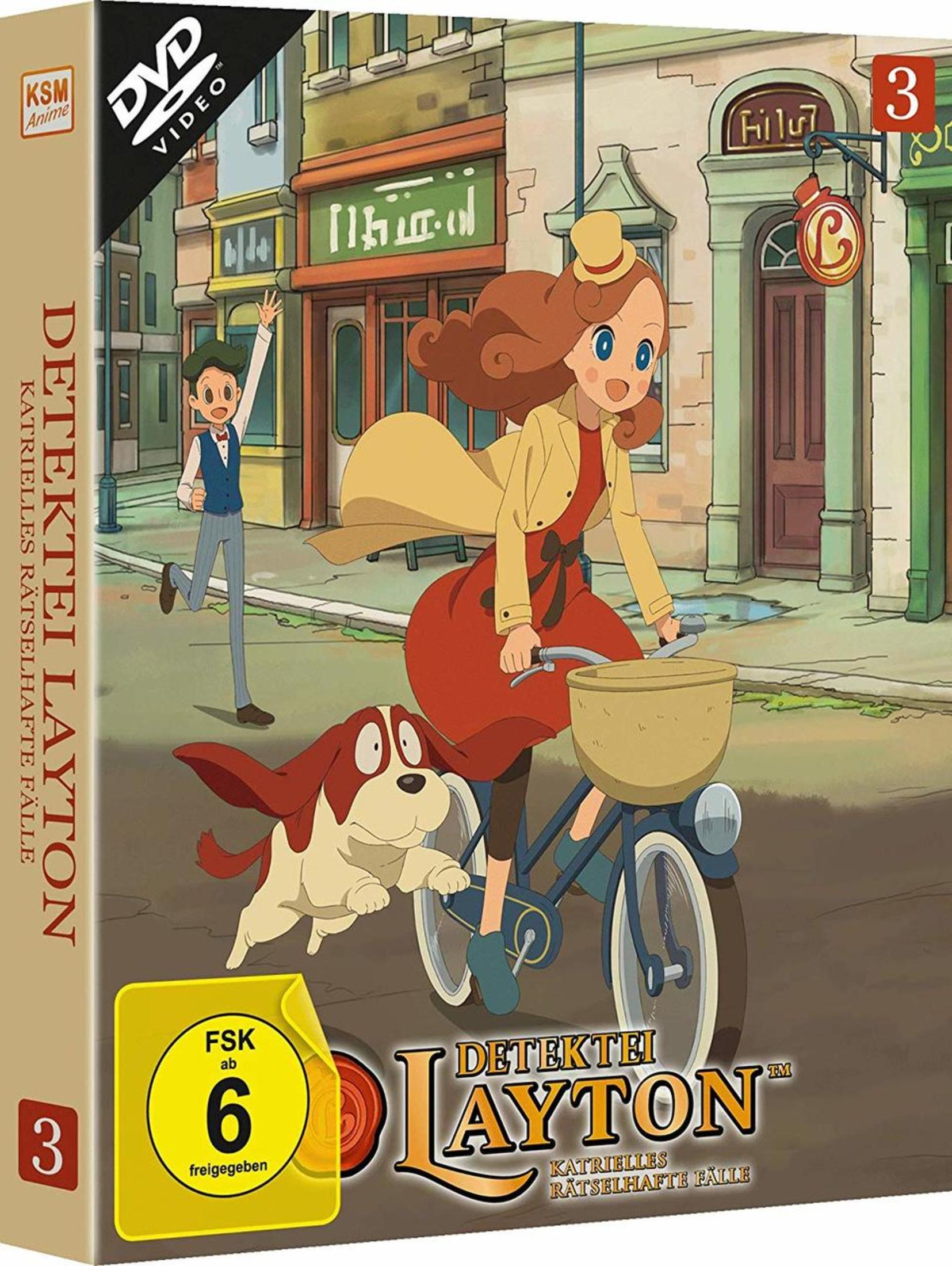 Mädchen auf Fahrrad mit Hund, Junge rennt, Gebäude im Hintergrund.