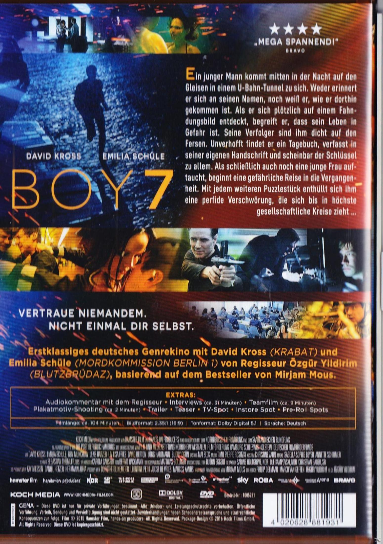 Un uomo corre nel buio. David Kross & Emilia Schüle in Boy 7.