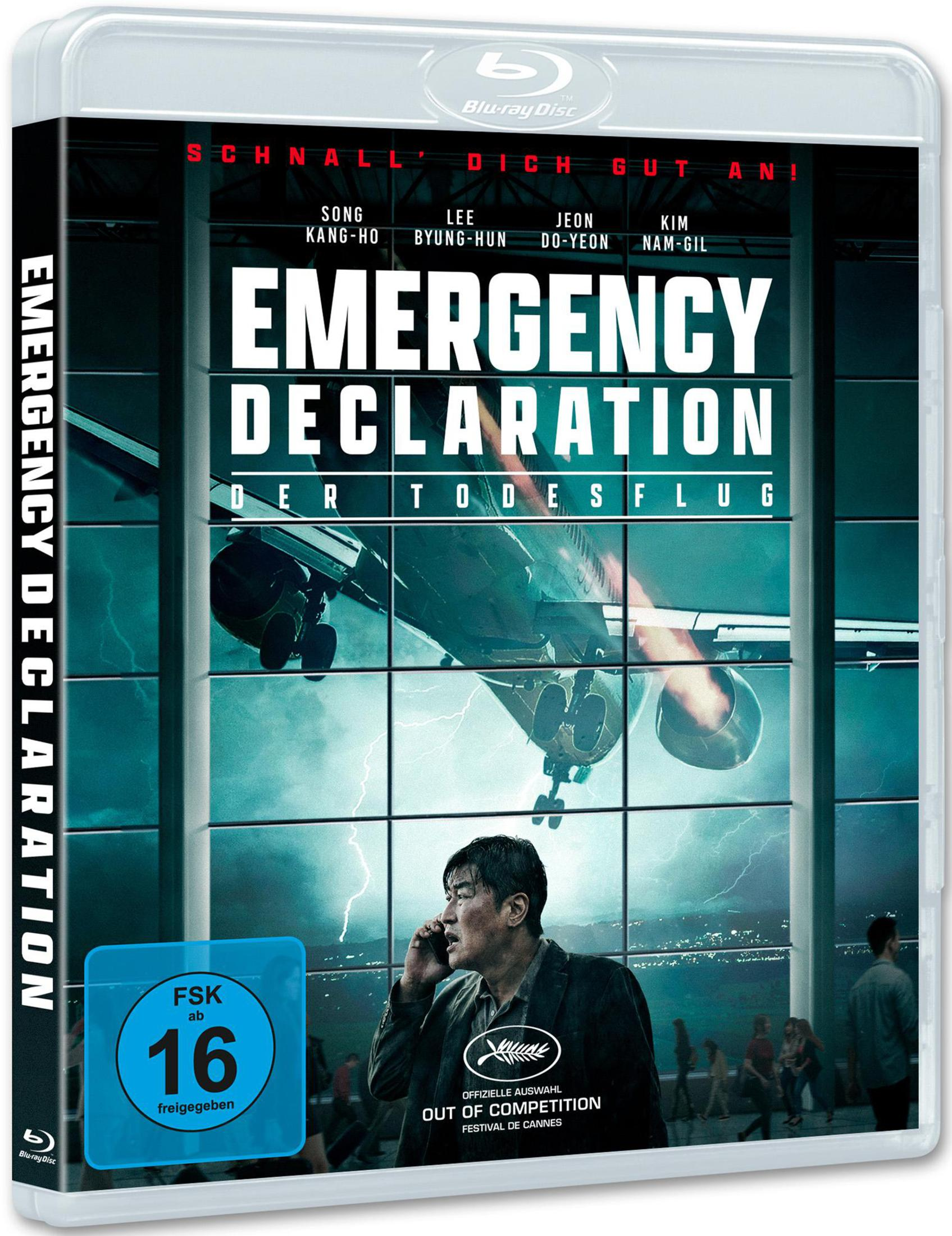 Uomo al telefono davanti a un aereo in tempesta. Blu-ray "Emergency Declaration".