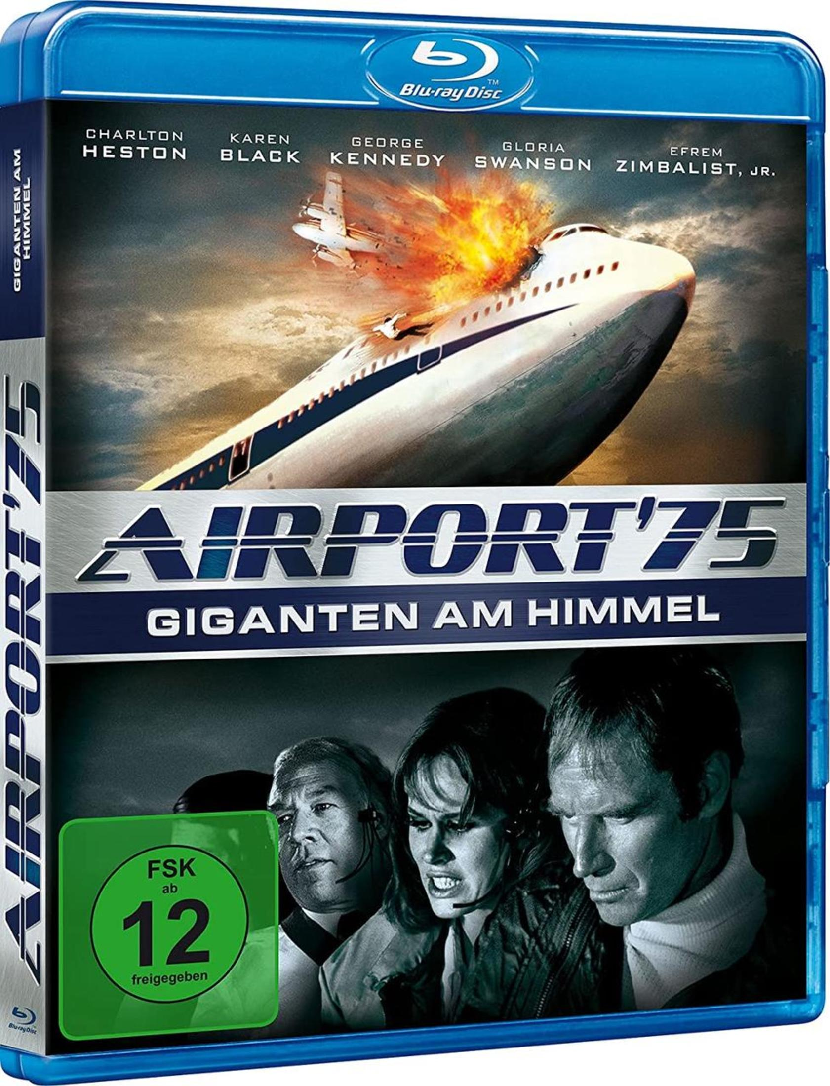 Ein Flugzeug mit Flammen und Rauch, das zu abstürzen droht, mit Schauspielern im Vordergrund.