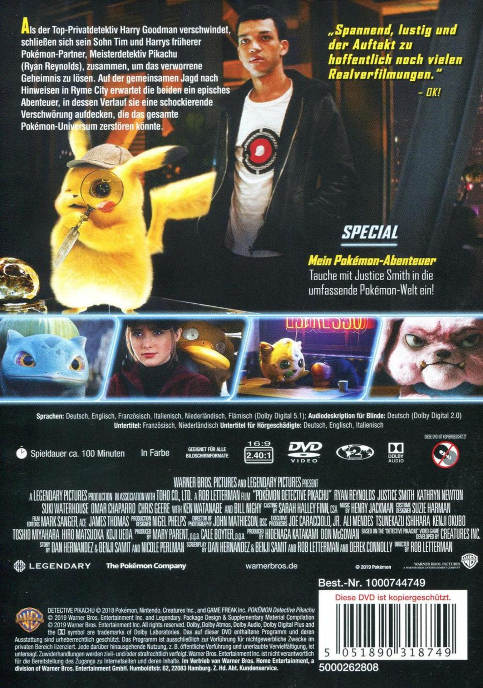 Pikachu con lente d'ingrandimento e uomo su copertina film Pokémon. Include testo e loghi.