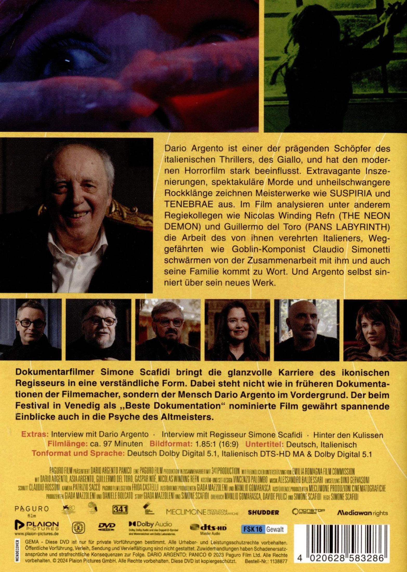 Un uomo sorride, con il poster del film di Dario Argento alle sue spalle. Sotto, tre uomini e una donna.