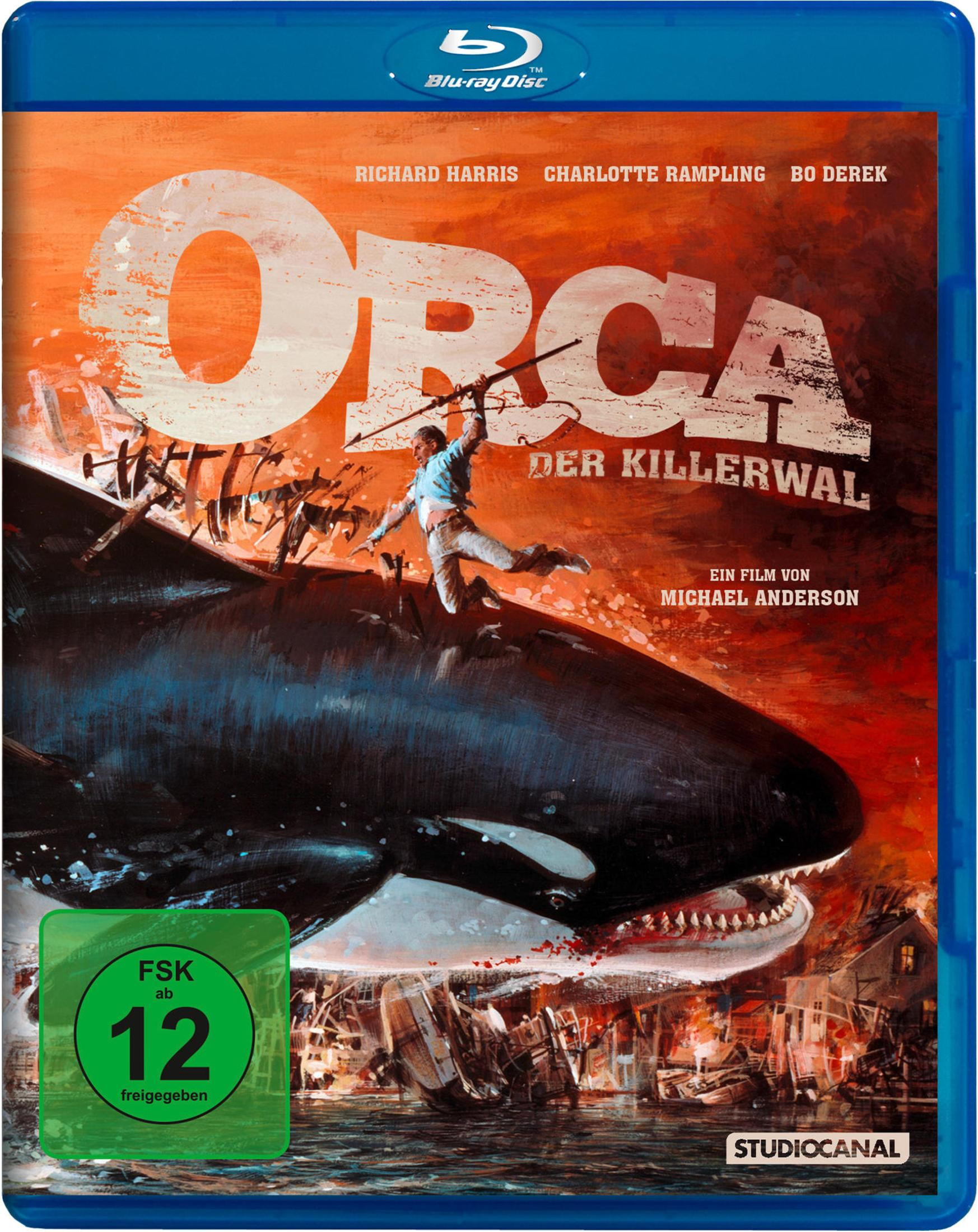Un uomo salta su un'orca che carica un villaggio. Schizza sangue.
