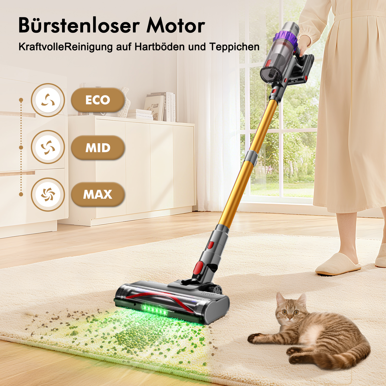Ein kabelloser Staubsauger reinigt einen Teppich, während eine Katze zusieht.