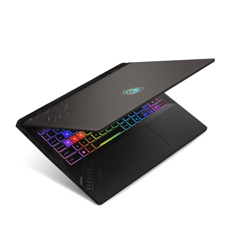 Açık kapaklı, RGB klavyeli ve aydınlatmalı logolu siyah MSI dizüstü bilgisayar.
