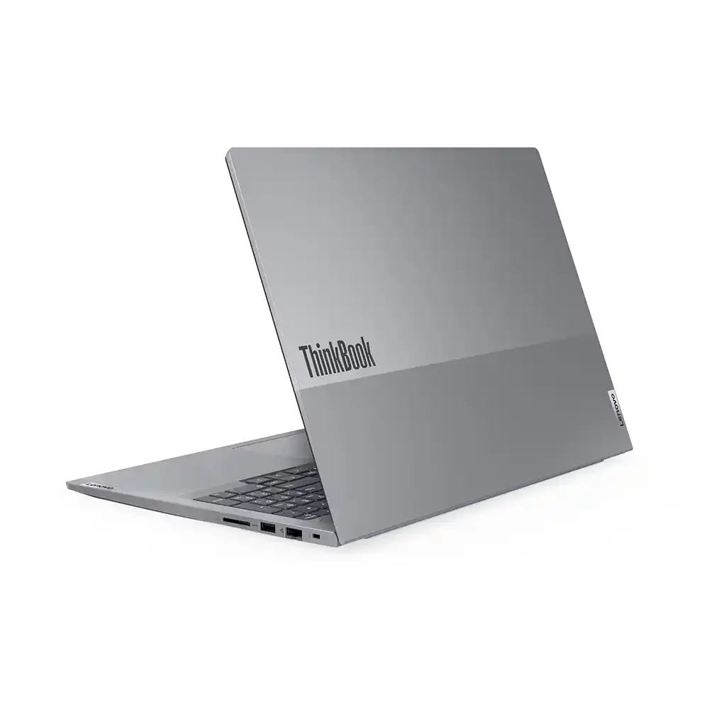 Beyaz arka plan üzerinde klavyeli ve portlu gri Lenovo ThinkBook dizüstü bilgisayar.