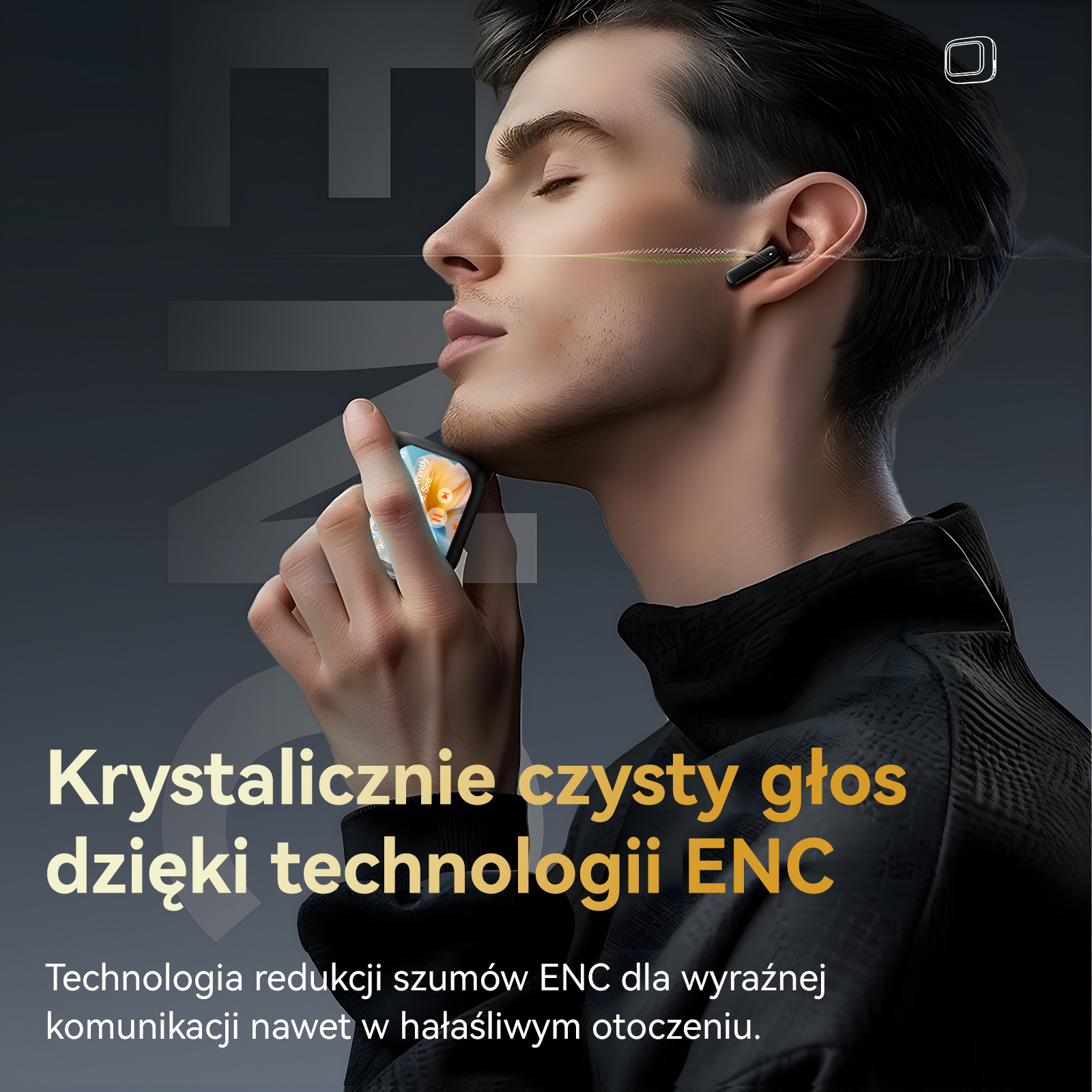 Mężczyzna w słuchawkach trzymający smartfon przy uchu.