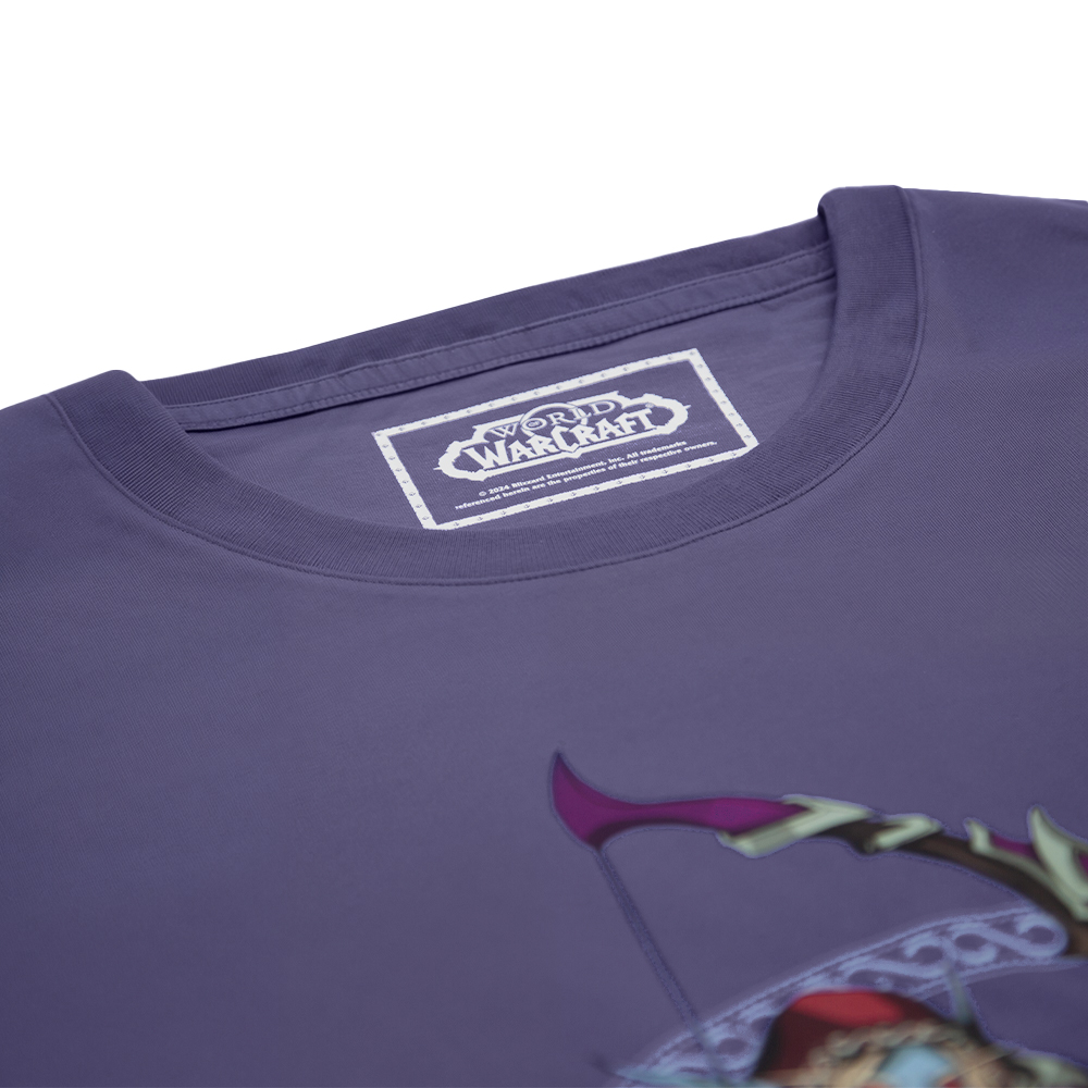 Lila T-Shirt mit World of Warcraft-Logo und einer Bogenschützin.