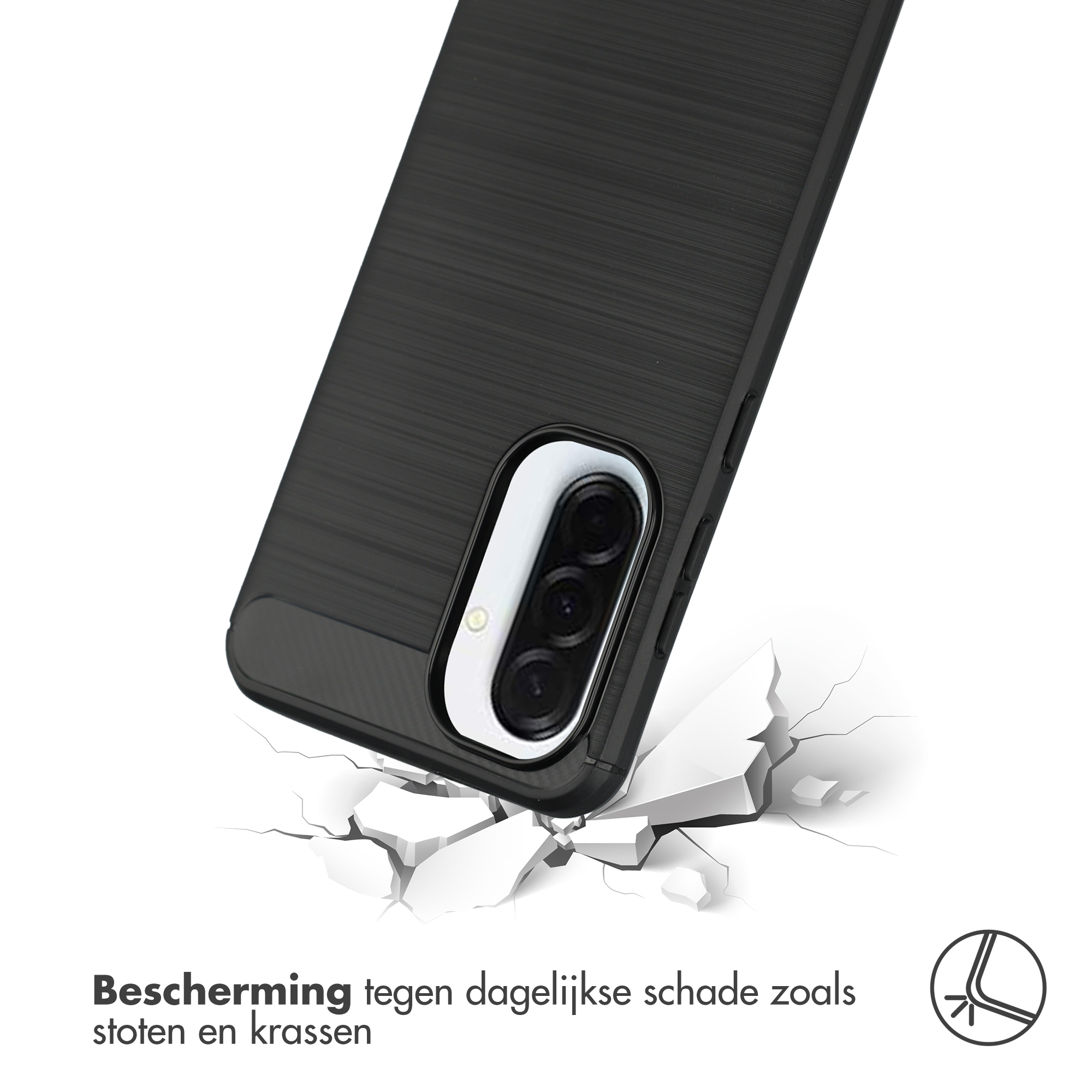 Zwarte telefoonhoes op gebroken grond, toont bescherming tegen stoten.