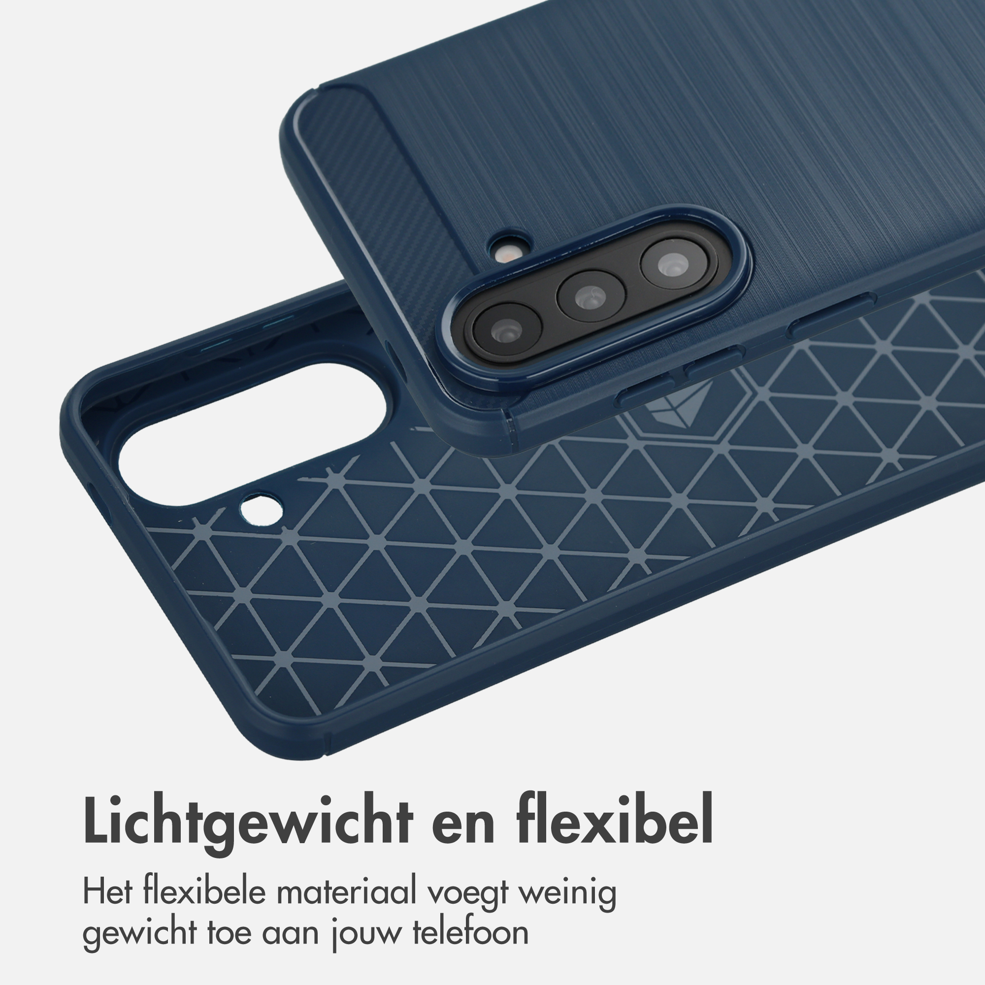 Coque de téléphone bleu foncé avec découpe caméra et motif géométrique.