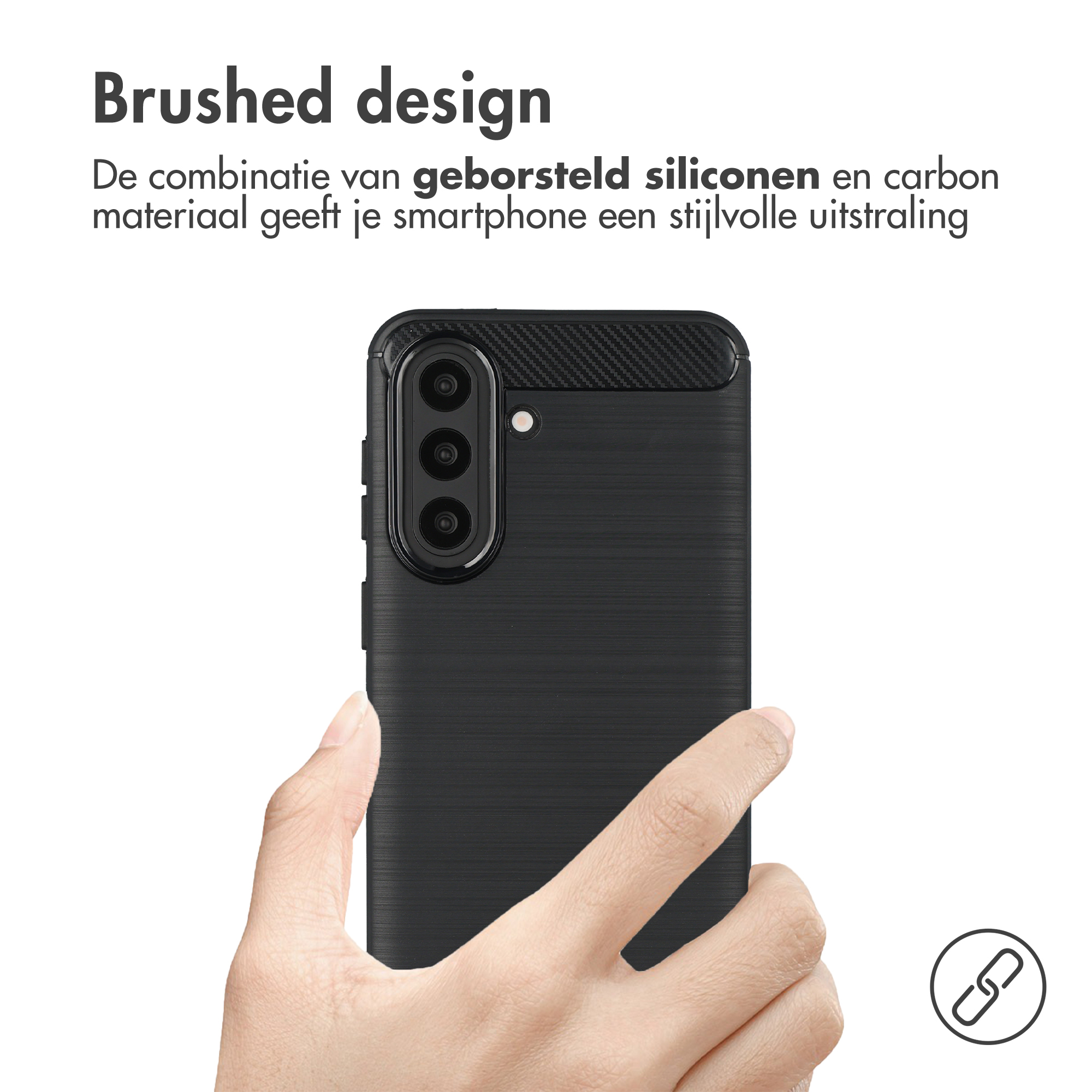 Zwarte telefoonhoes met geborsteld design, vastgehouden door een hand.