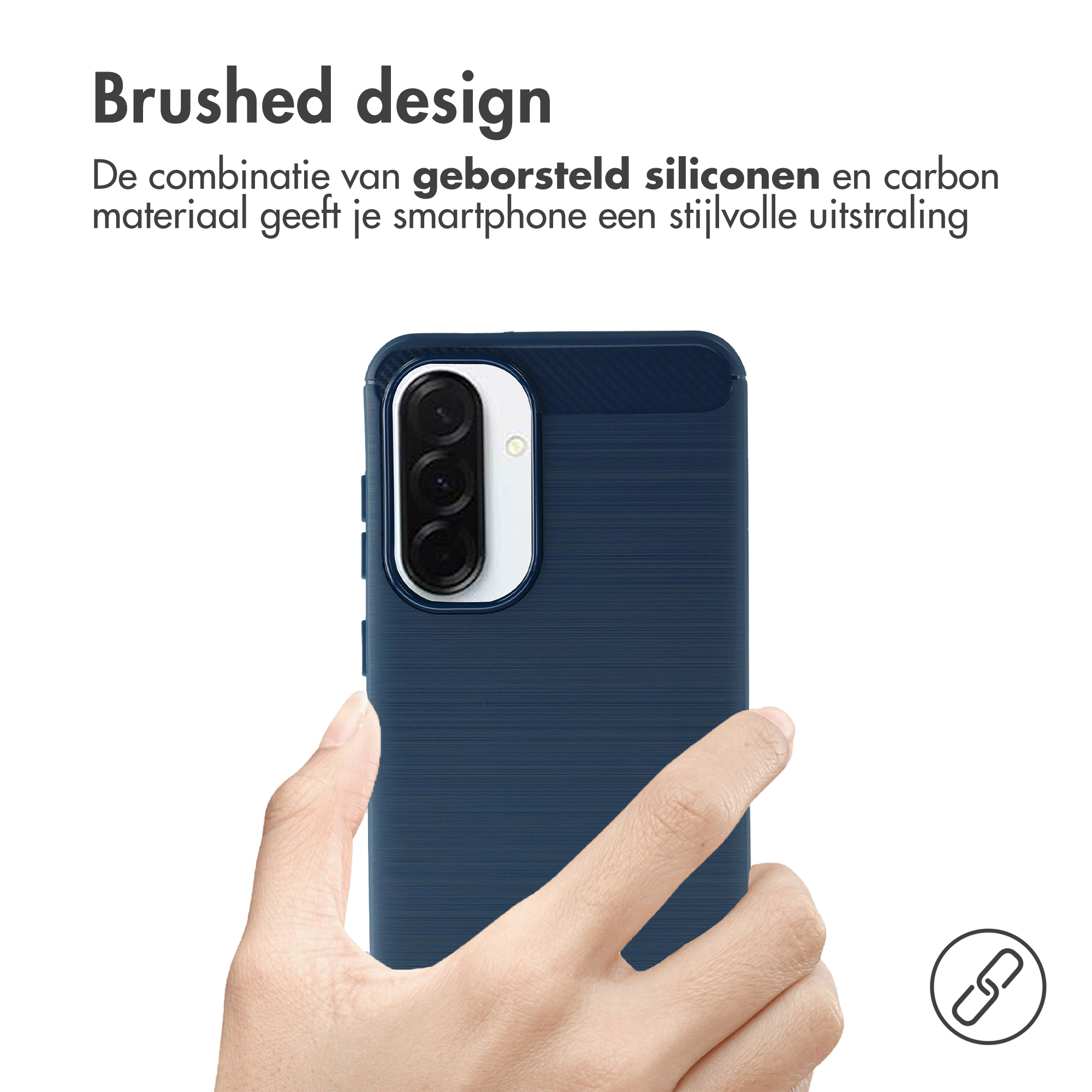 Een hand houdt een blauwe smartphone met geborsteld design vast.