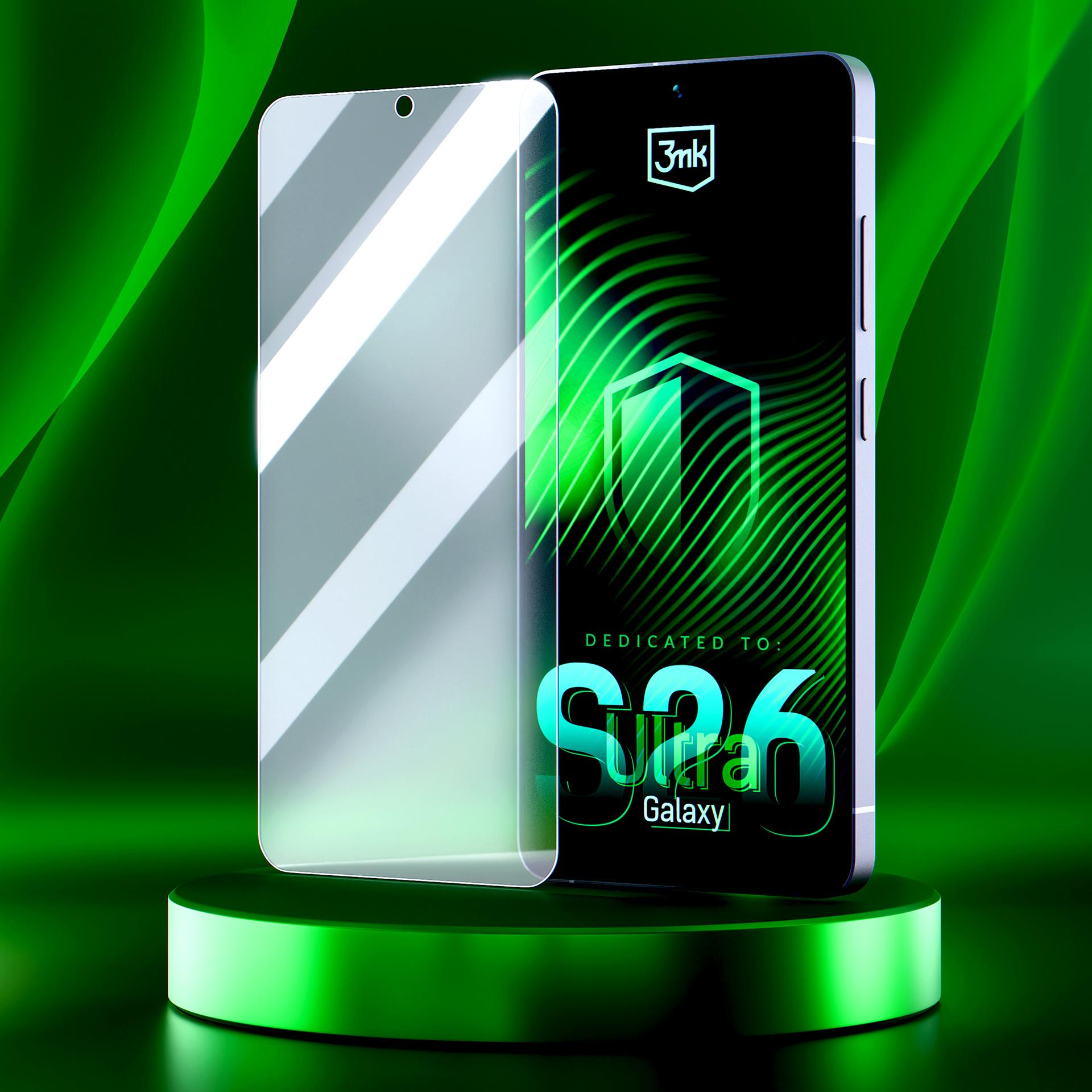 Ochraniacz ekranu i smartfon na zielonym postumencie.