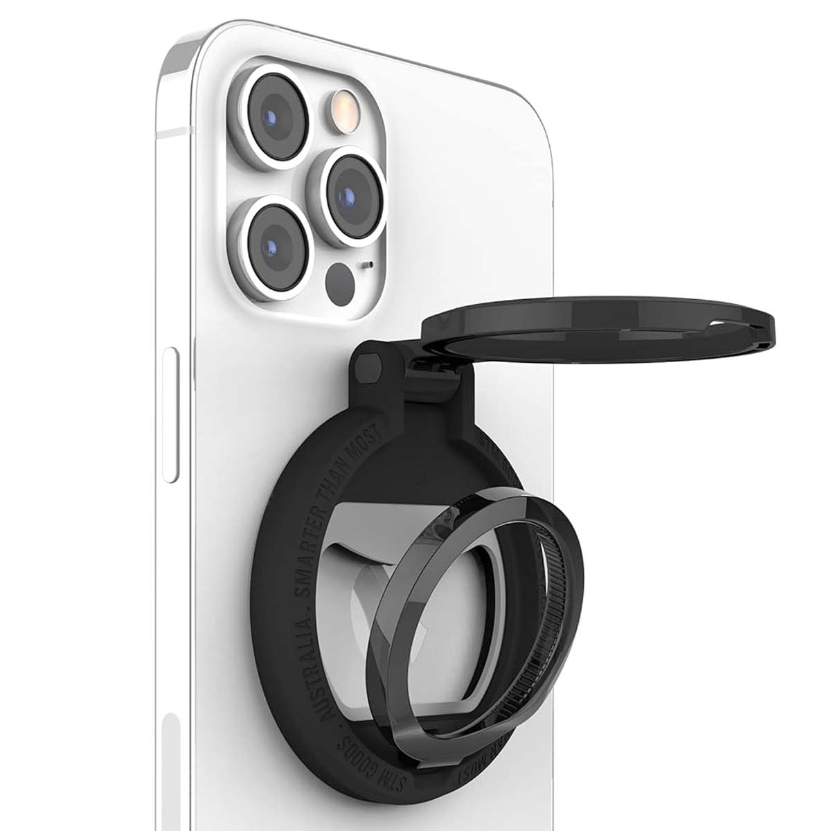 Un'impugnatura nera per telefono con anello è attaccata a un iPhone bianco.