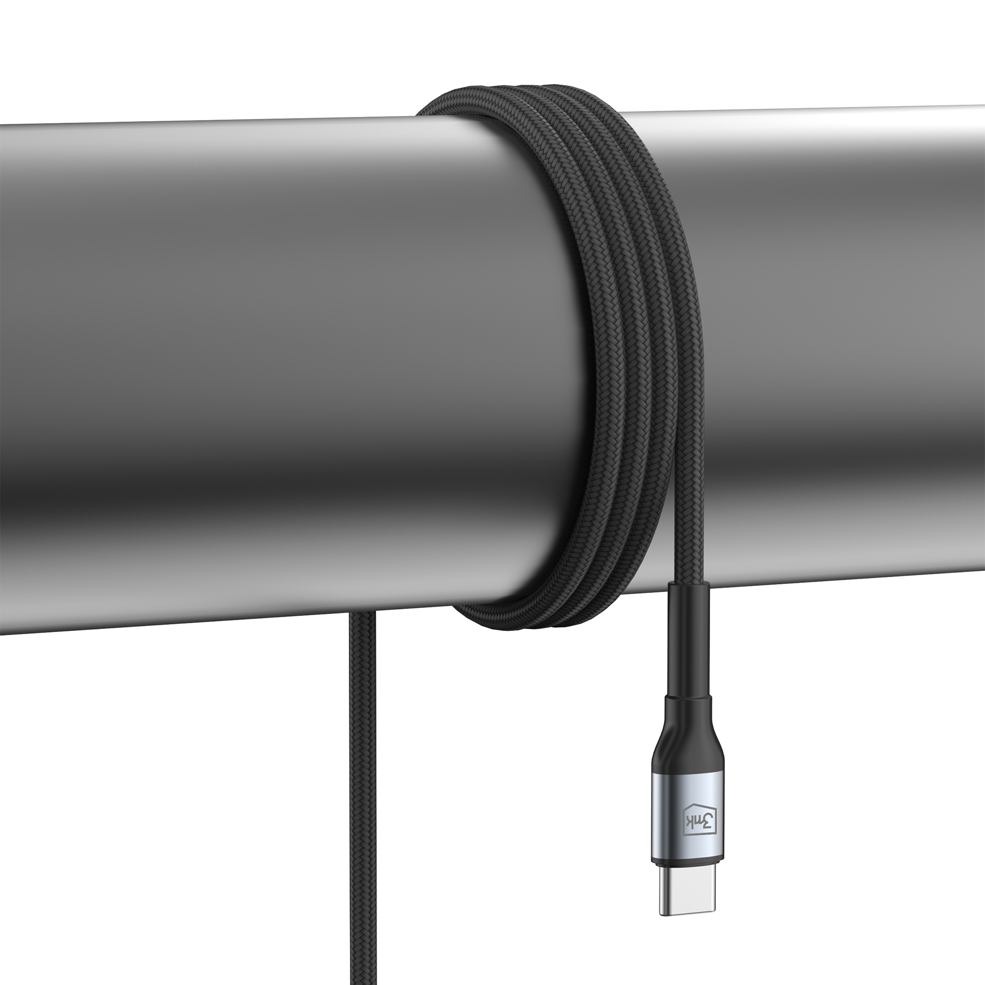 Czarny kabel USB-C owinięty wokół metalowej rury.