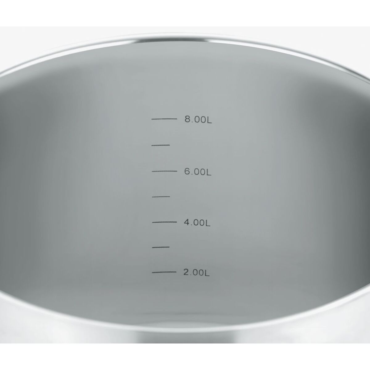 Edelstahltopf mit Litermarkierungen: 2, 4, 6 und 8 Liter.