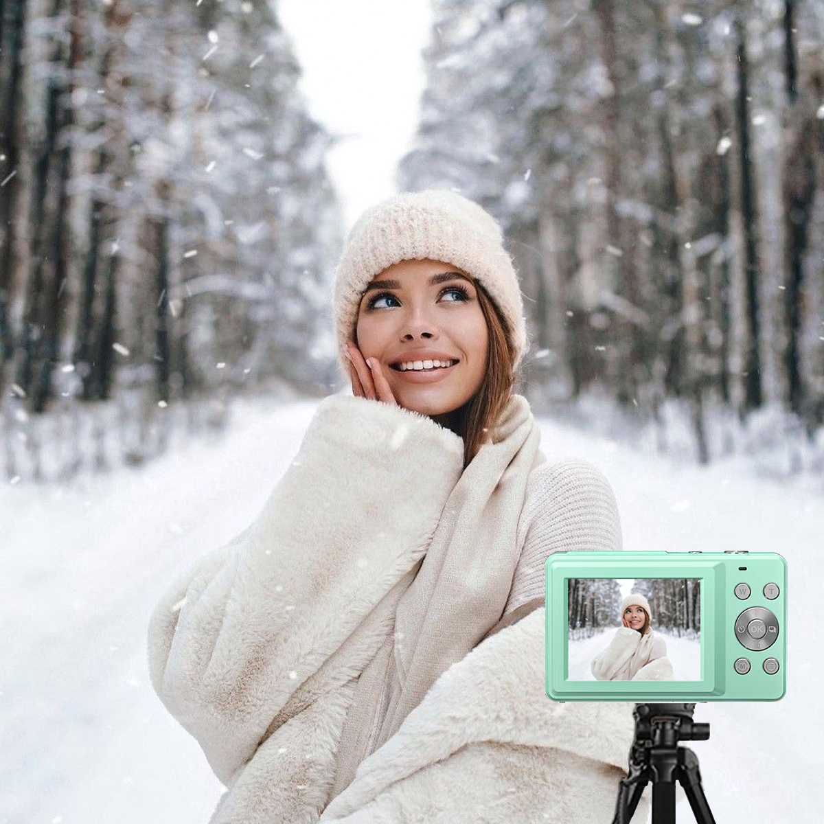 Kobieta na śniegu przed drzewami, nagrywana przez aparat na statywie.