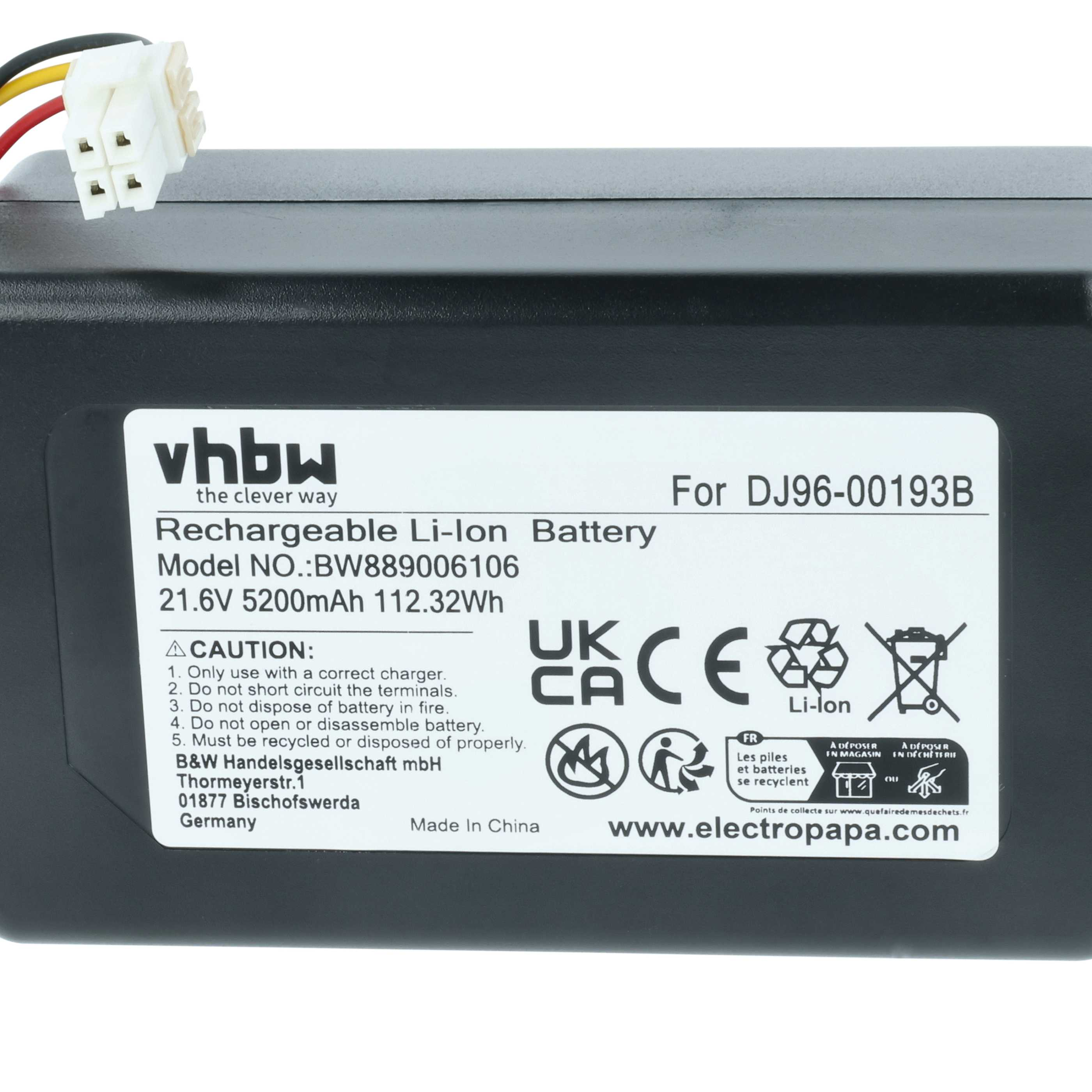 Ein schwarzer Li-Ion-Akku mit Kabel und Aufkleber mit Warnhinweisen und Kontaktdaten.