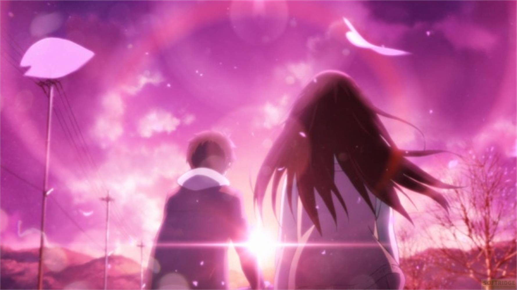 Due persone davanti a un cielo rosa con petali che cadono.