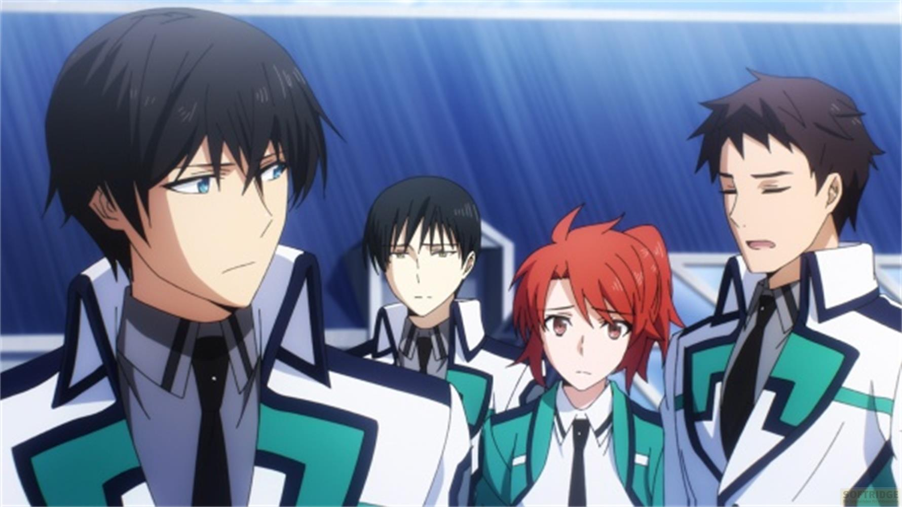 Quattro personaggi anime in uniforme scolastica su sfondo blu.