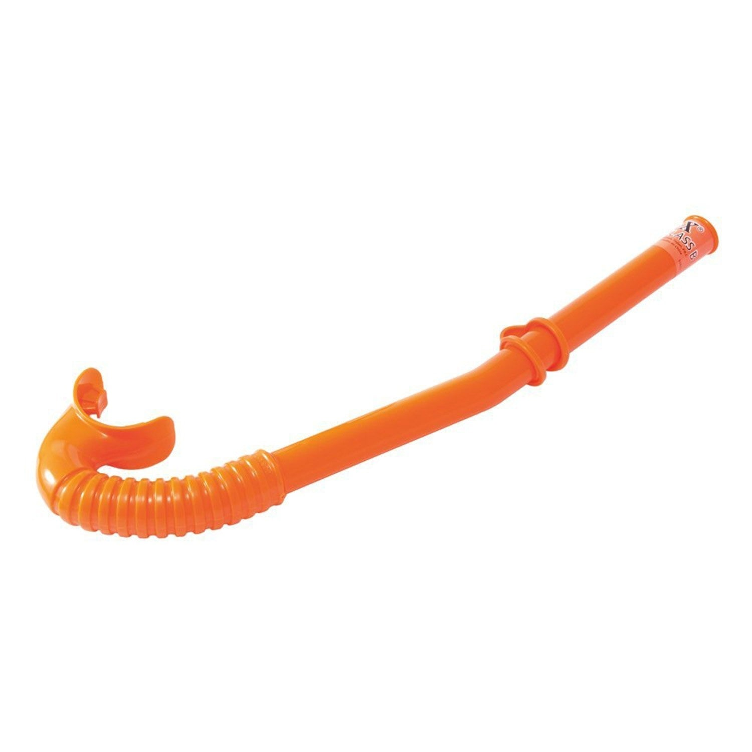 Un tubo de snorkel naranja yace sobre un fondo blanco.
