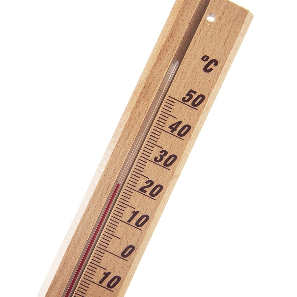 Termómetro de madera con líquido rojo, mostrando aprox. 18 grados Celsius.