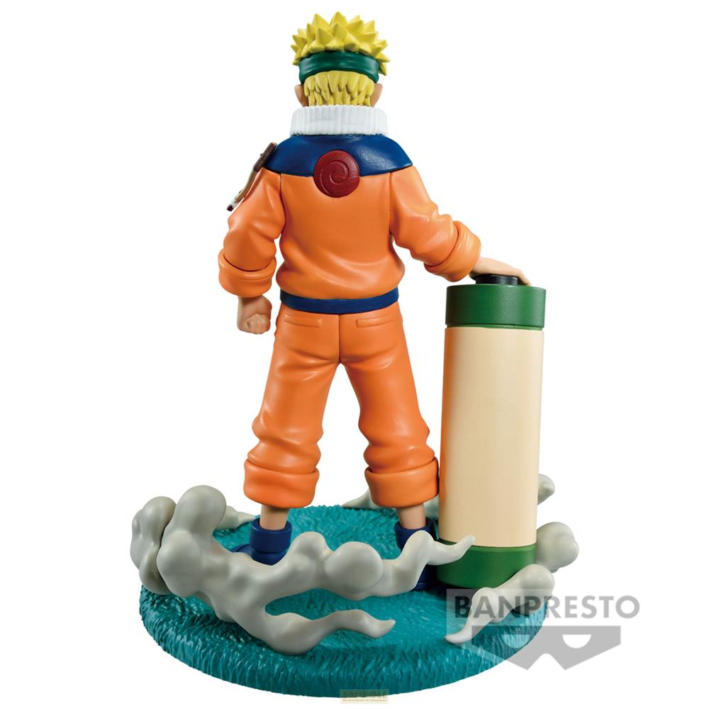 Naruto Figur steht auf einer blauen Basis mit Wolken. Er trägt einen orangefarbenen Anzug.