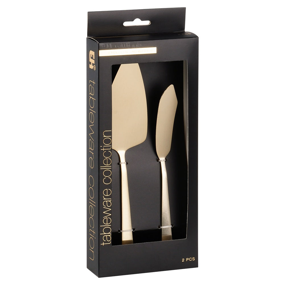 Un juego de espátula y cuchillo para pastel dorado en empaque negro.