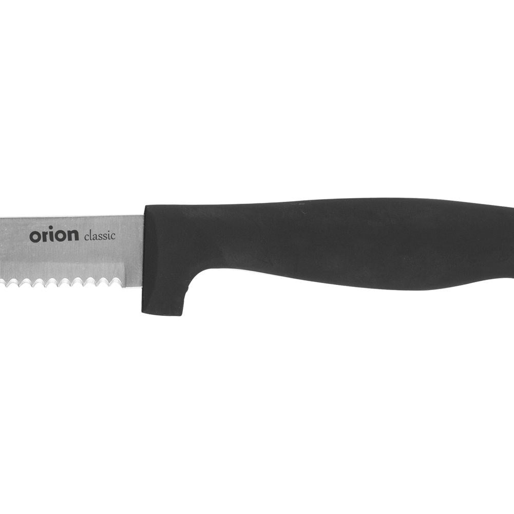 Un mango negro y una hoja dentada de un cuchillo.
